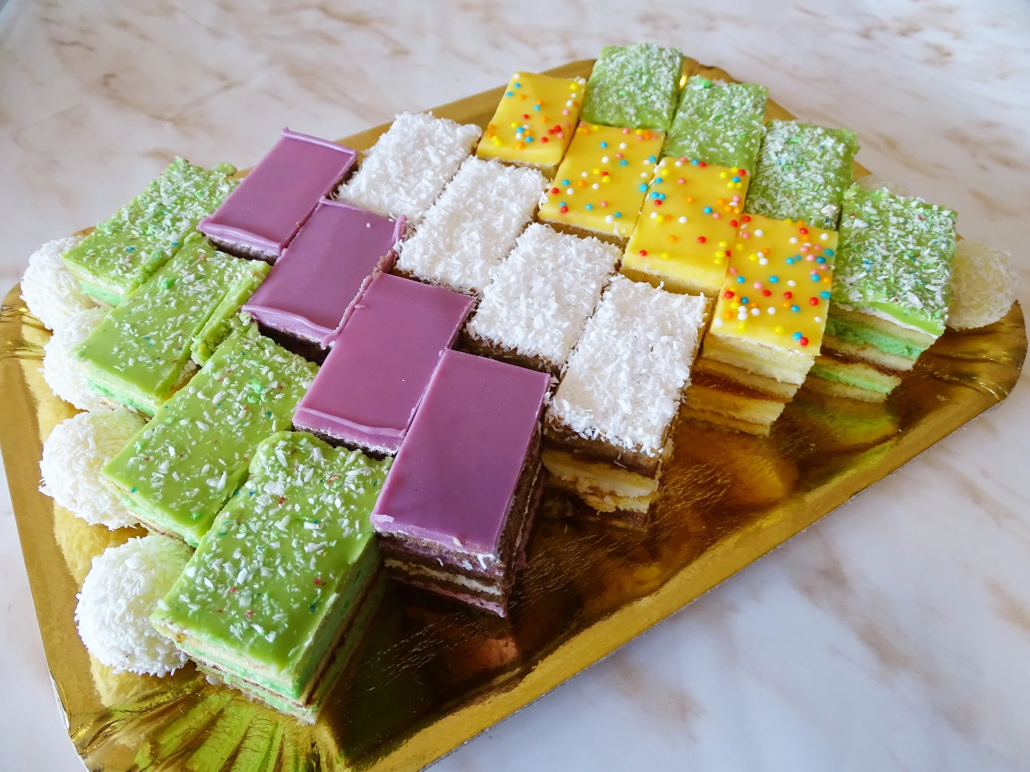 Platou prăjituri asortate - imagine 2